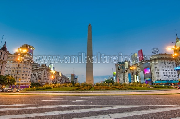 The Obelisco, the most known Argentinian landmark by Anibal Trejo