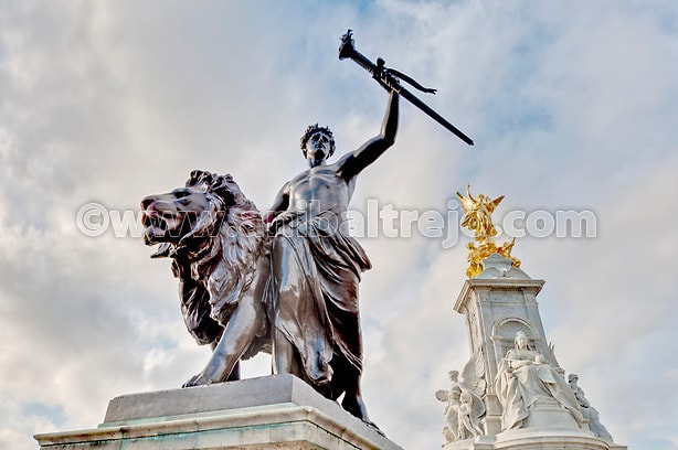 Queen Victoria Memorial at London, England Fotografías por Anibal Trejo