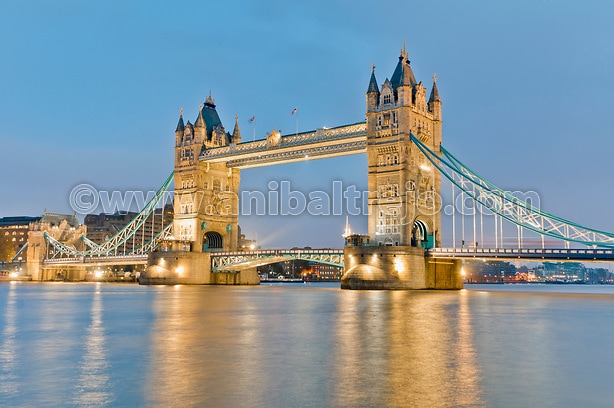 Tower Bridge at London, England fotografía por Anibal Trejo